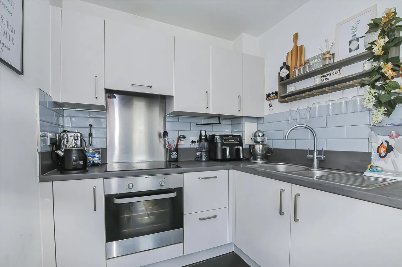 Barnes Wallis Way Bricket Wood, St. Albans AL2 3FL, photo 4