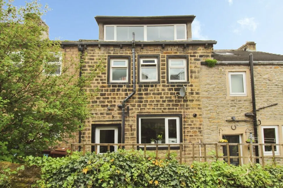2 bed house for sale, Spring Court, Colne, BB8