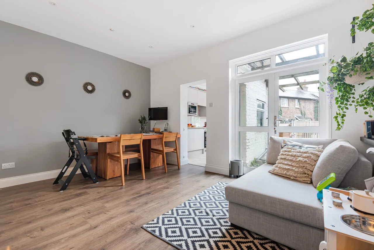 Priory Road, Hampton, TW12 2NR, photo 2