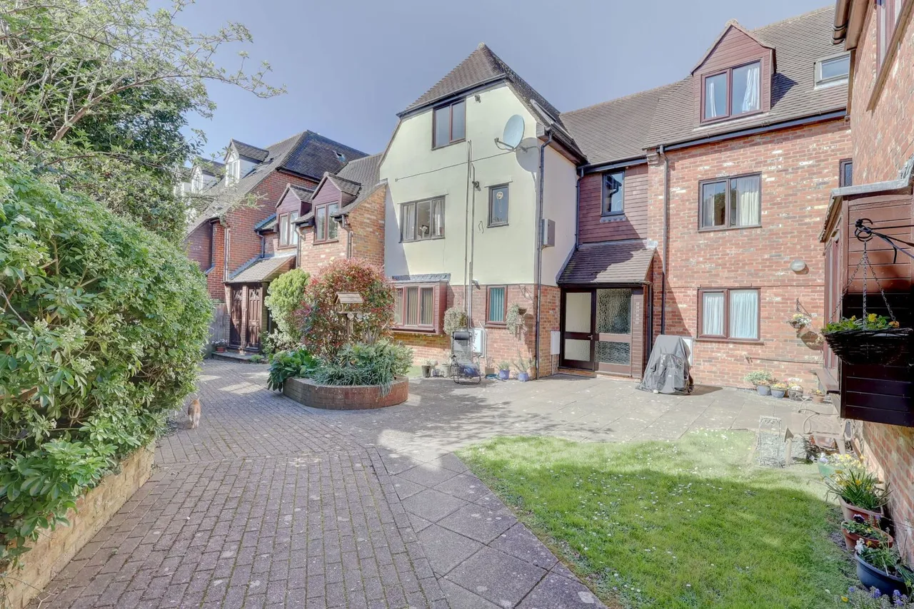 1 bed flat for sale, Malthouse Square, Princes Risborough, HP27