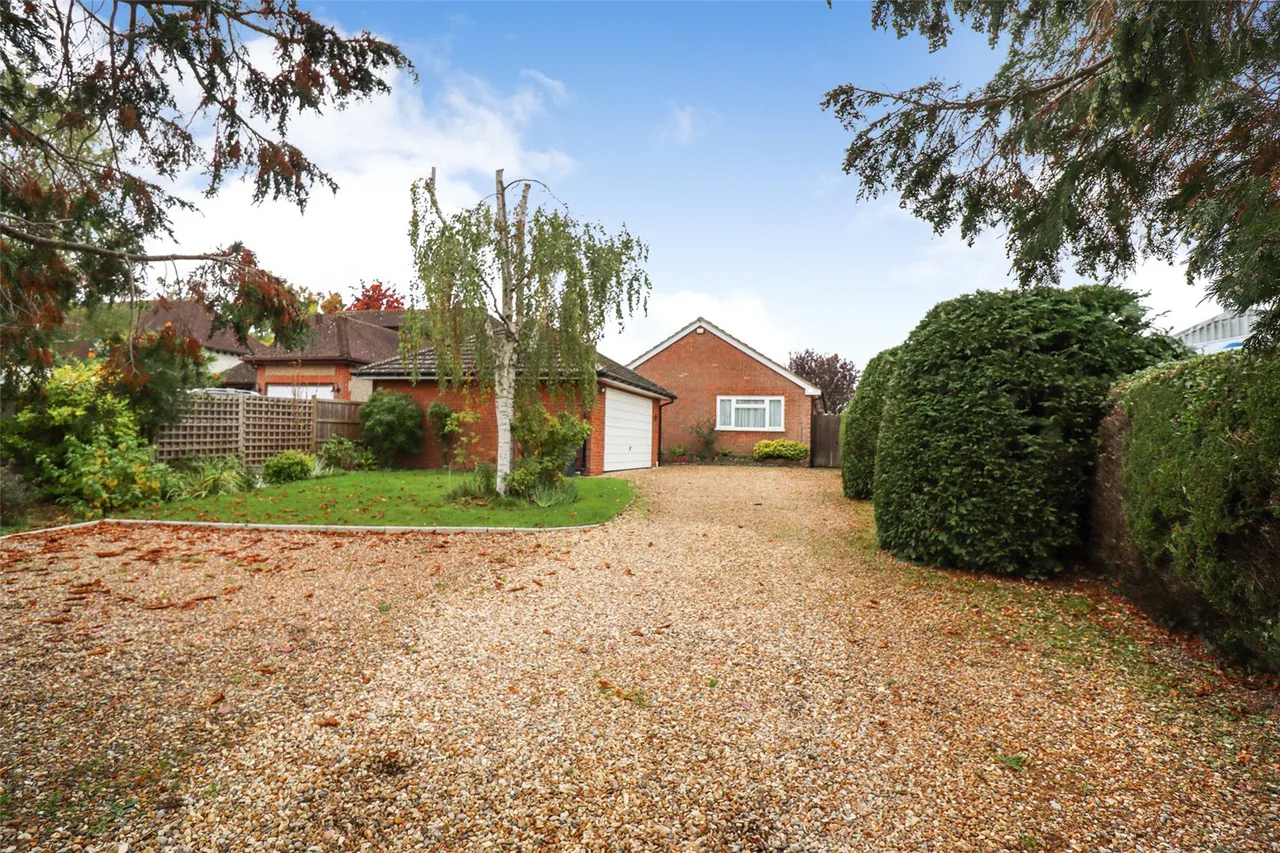 3 bed house for sale — The Street, Crookham Village, Fleet, Hampshire, GU51 5SQ