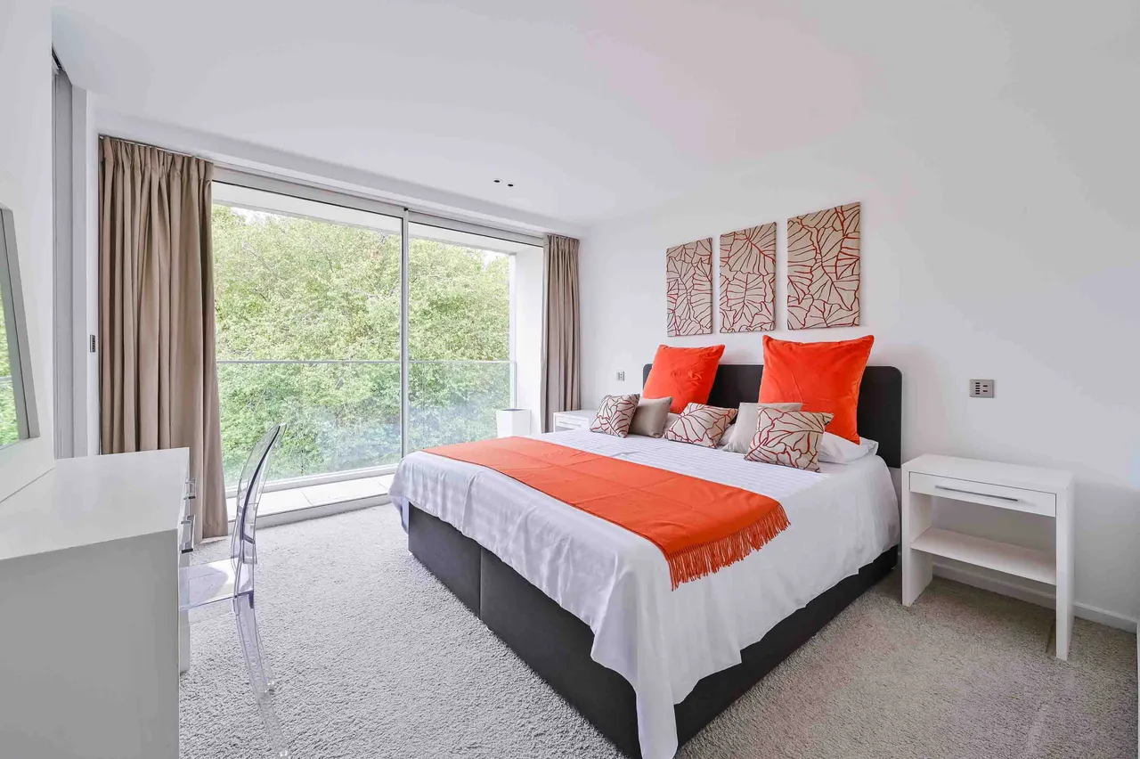 London, W1T, photo 18
