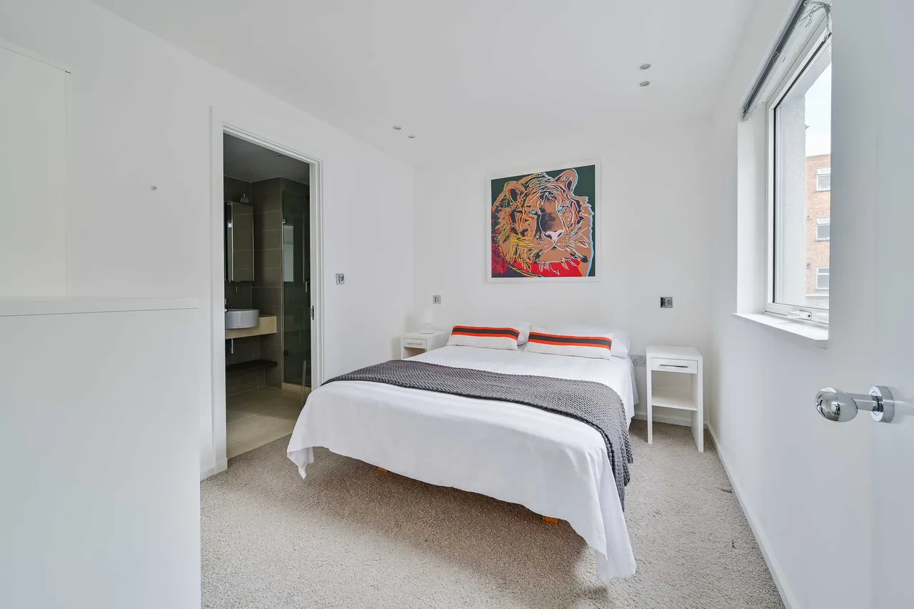 London, W1T, photo 8