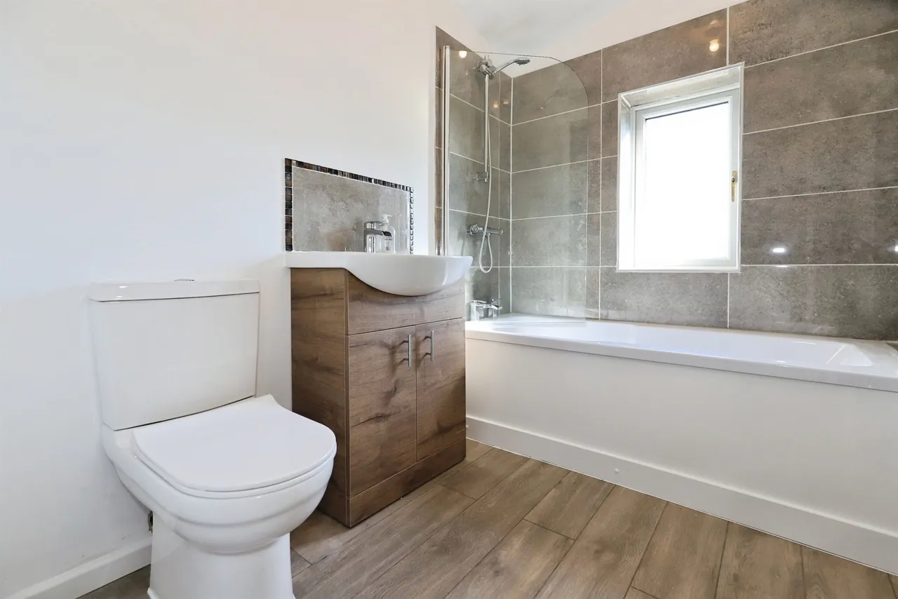 Bee Lane, Fordhouses, Wolverhampton, photo 11