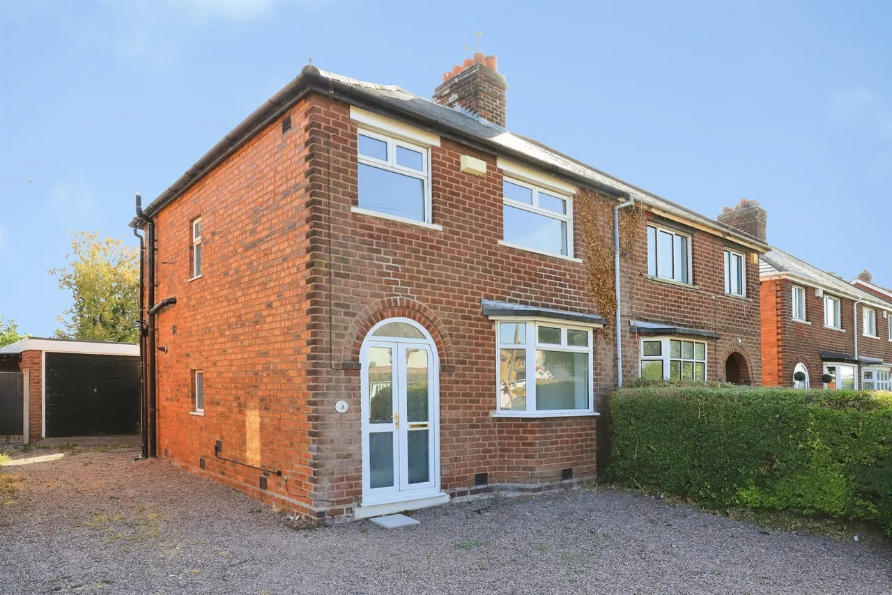 3 bed house for sale — Bee Lane, Fordhouses, Wolverhampton