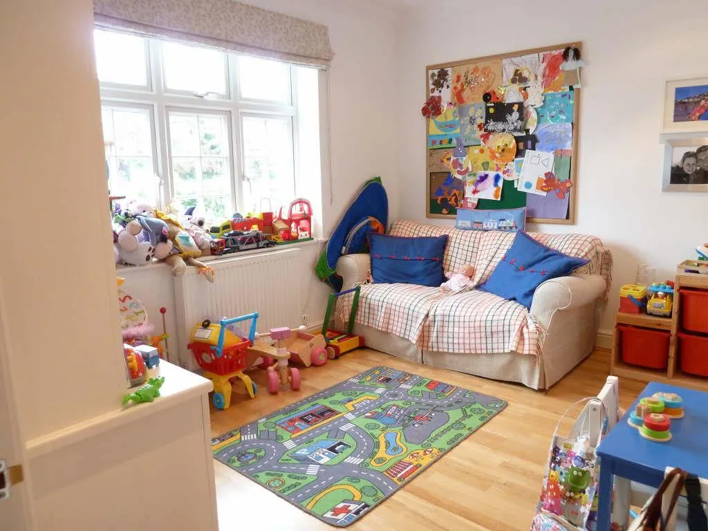 West Farm Avenue, Ashtead, Surrey, KT21 2JY, photo 8