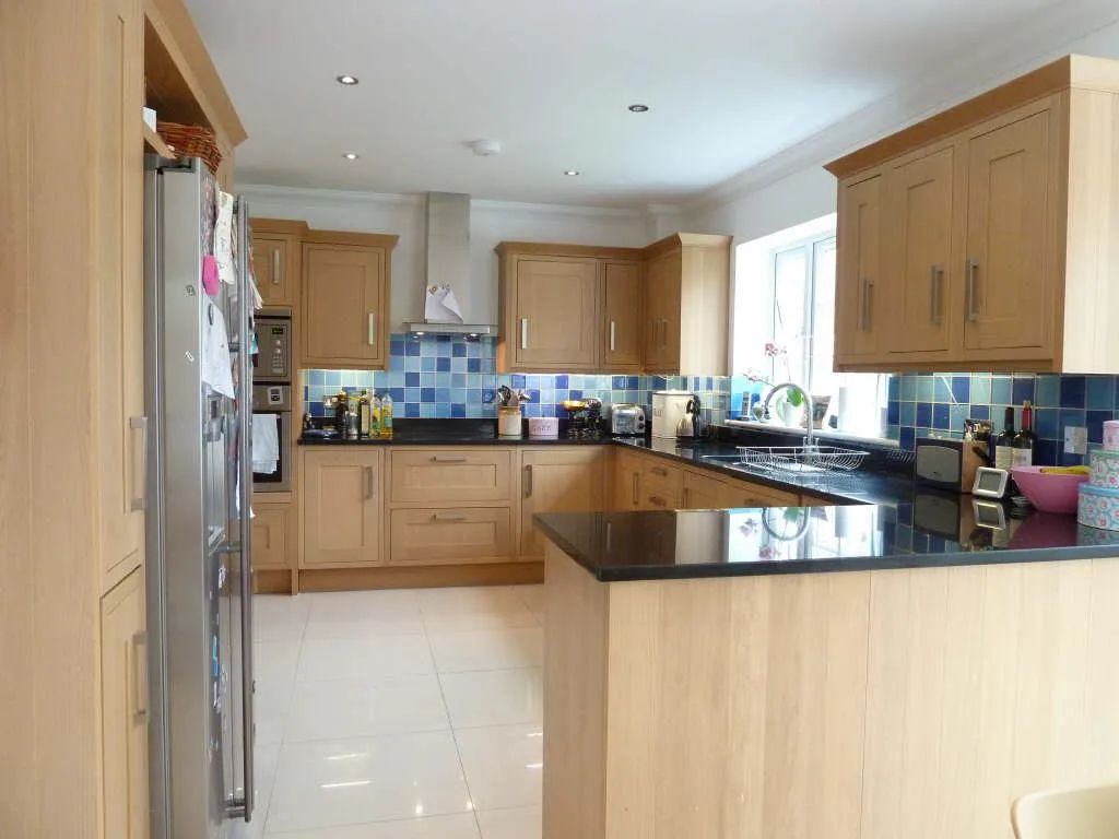 West Farm Avenue, Ashtead, Surrey, KT21 2JY, photo 5