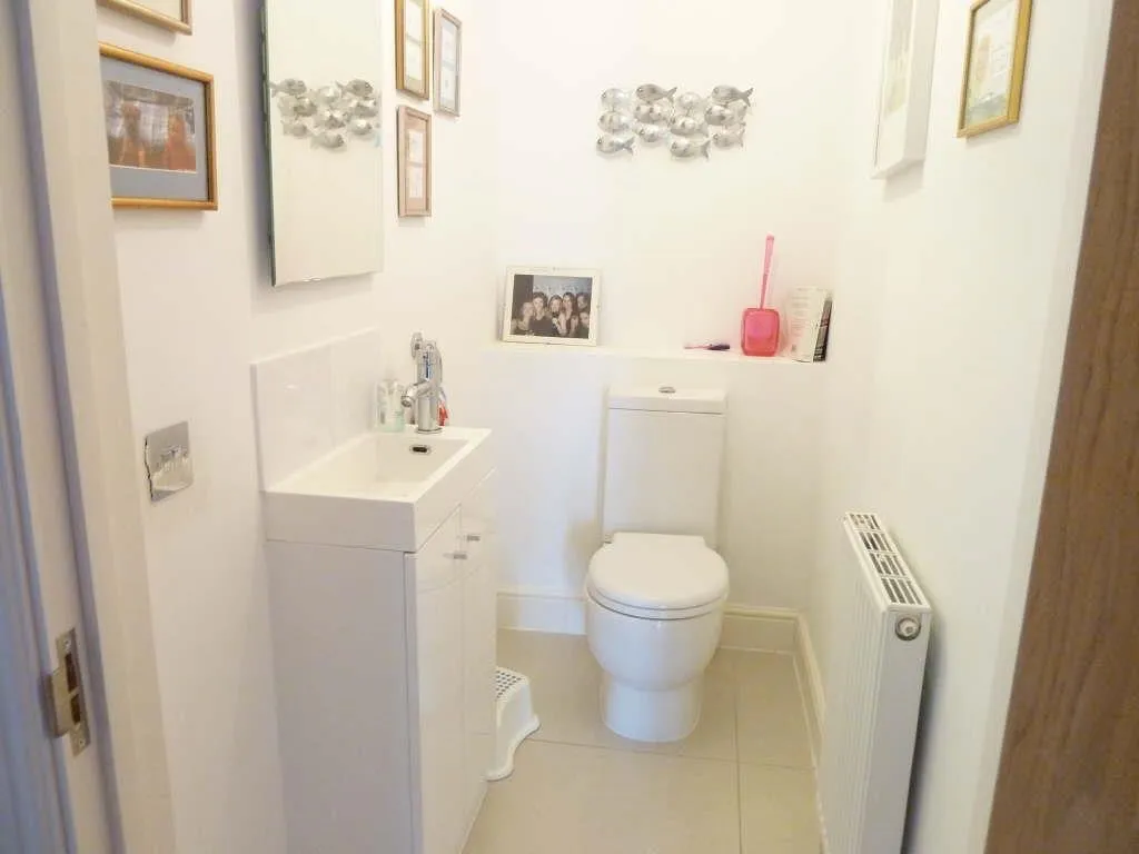 West Farm Avenue, Ashtead, Surrey, KT21 2JY, photo 9