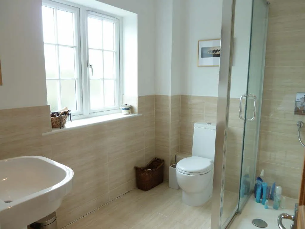 West Farm Avenue, Ashtead, Surrey, KT21 2JY, photo 12