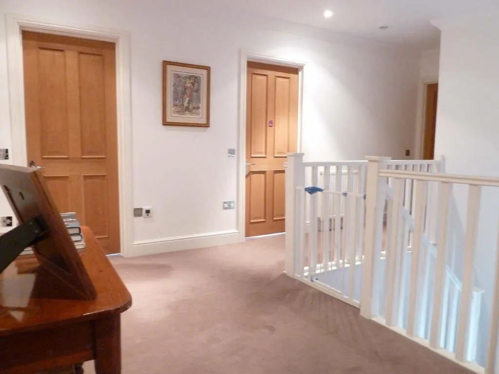 West Farm Avenue, Ashtead, Surrey, KT21 2JY, photo 10