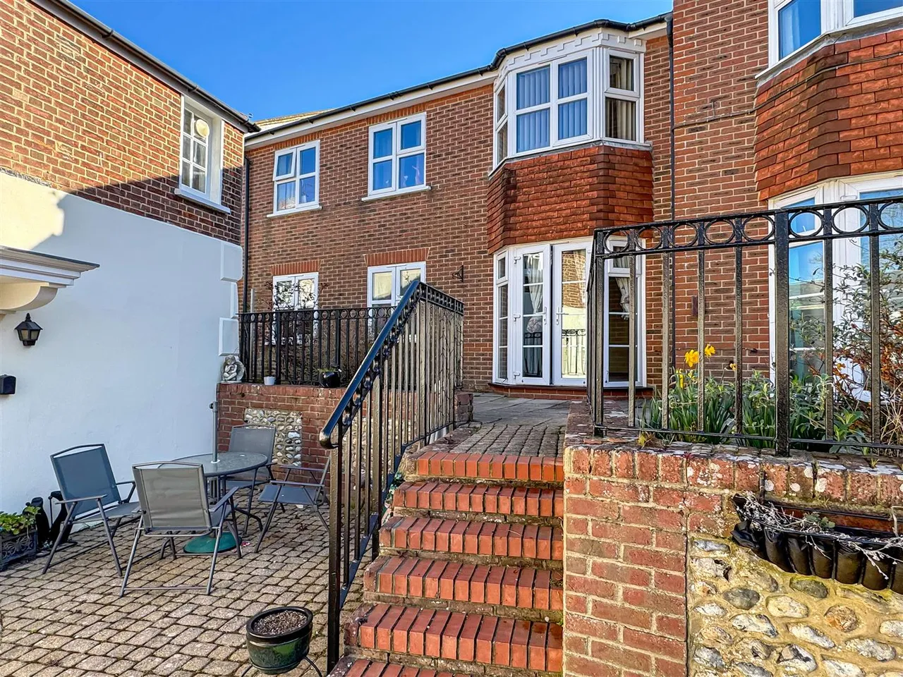 2 bed flat for sale, Goda Road, Littlehampton