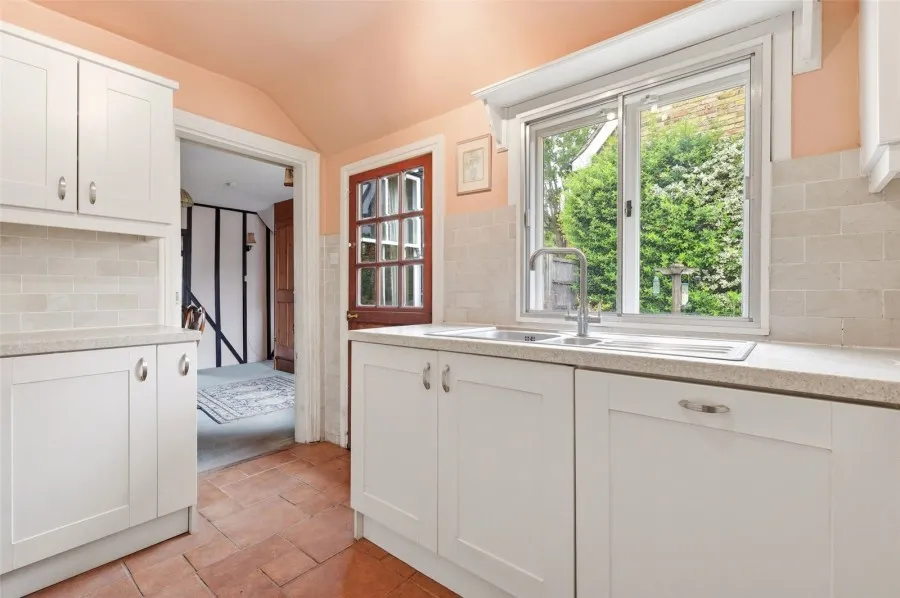 with 3 bedrooms in Old Harlow, CM17, photo 5