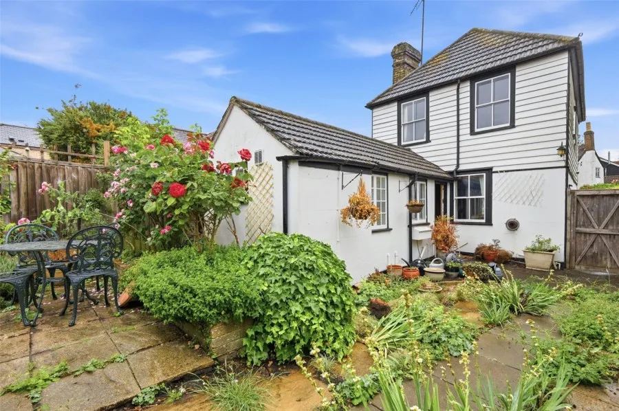 with 3 bedrooms in Old Harlow, CM17, photo 10