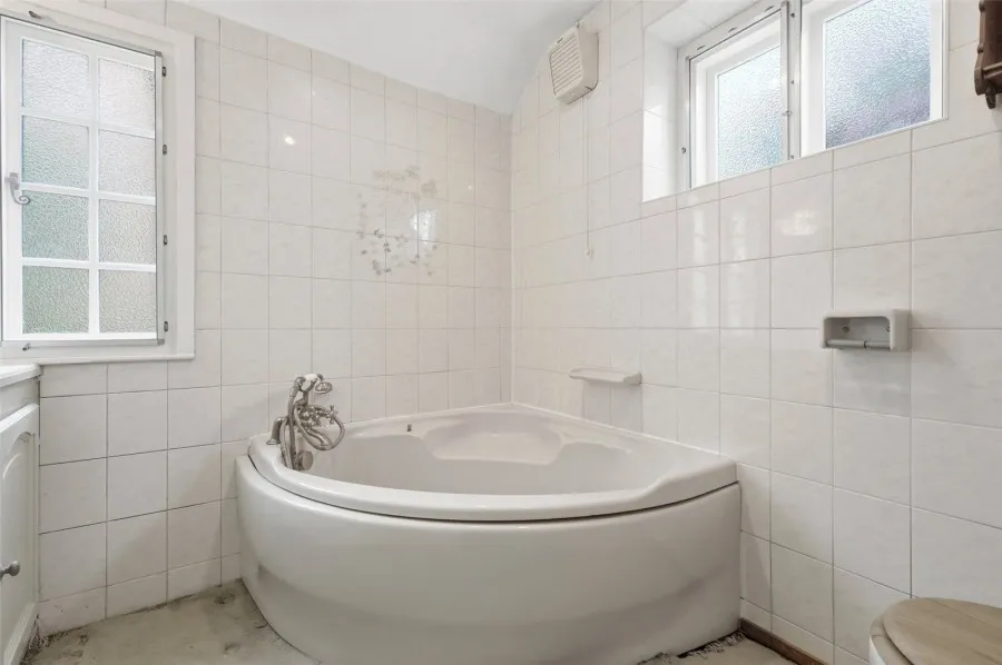 with 3 bedrooms in Old Harlow, CM17, photo 17