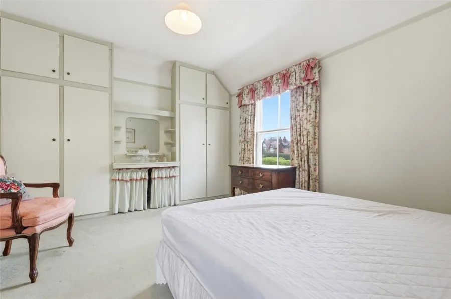 with 3 bedrooms in Old Harlow, CM17, photo 8