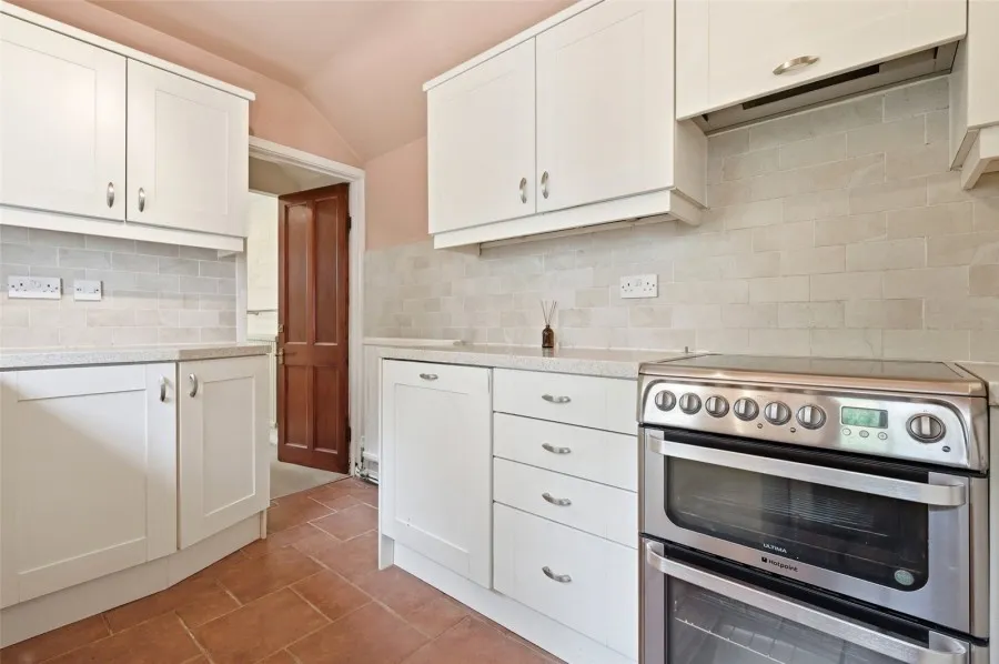 with 3 bedrooms in Old Harlow, CM17, photo 6