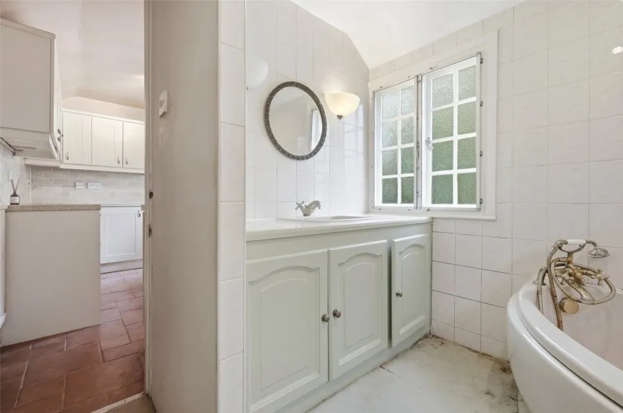 with 3 bedrooms in Old Harlow, CM17, photo 7