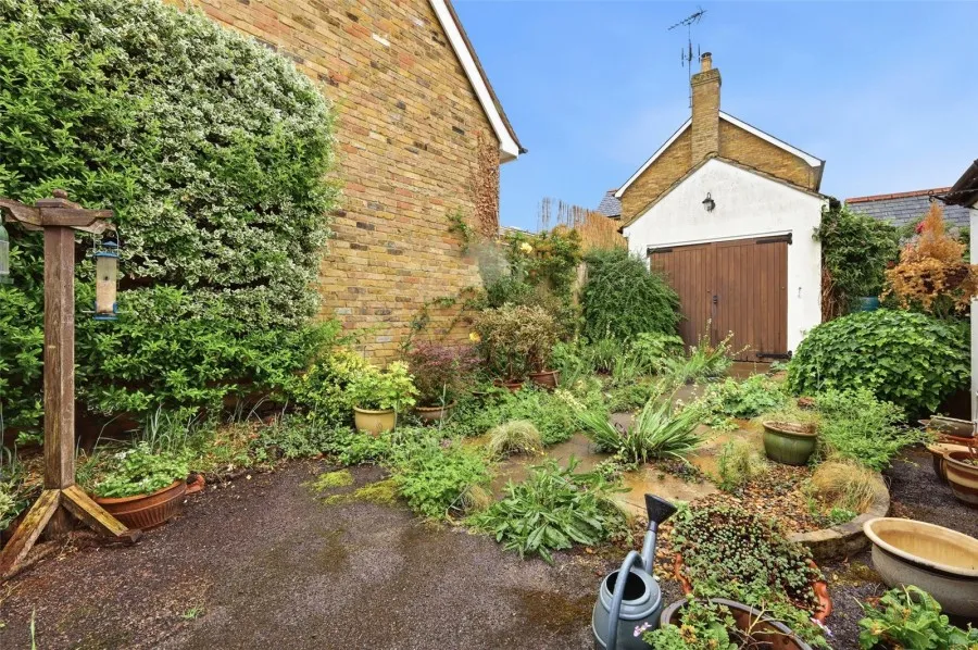 with 3 bedrooms in Old Harlow, CM17, photo 12