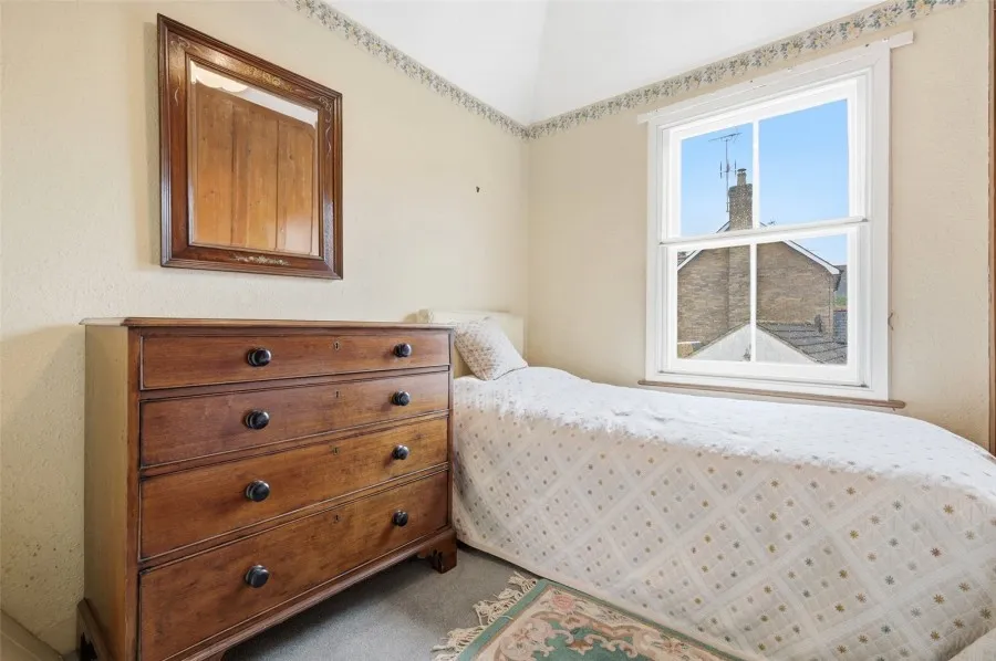 with 3 bedrooms in Old Harlow, CM17, photo 9