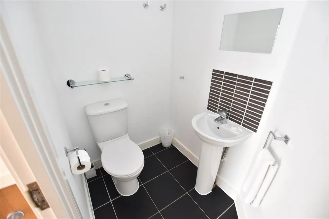 Sunderland Place, Farnborough, GU14, photo 11