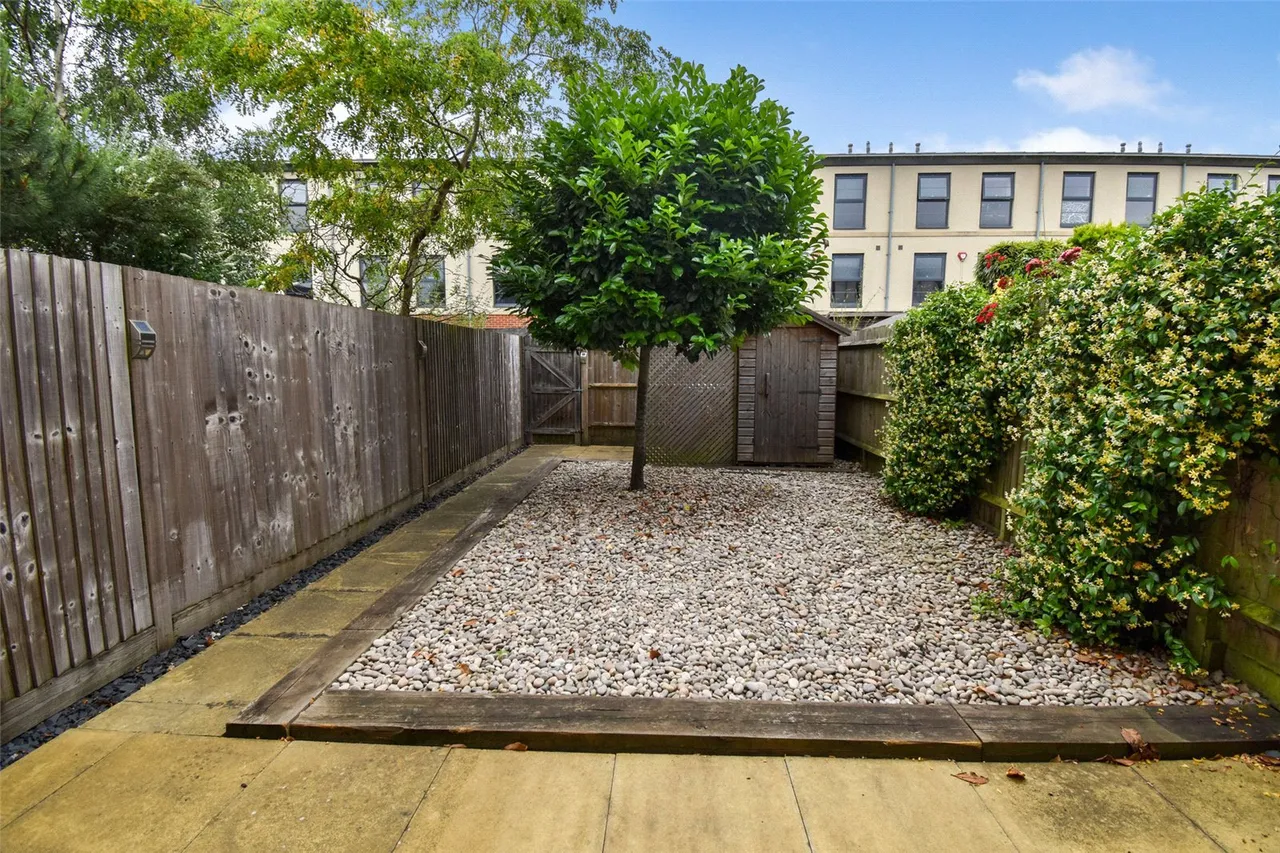 Sunderland Place, Farnborough, GU14, photo 4