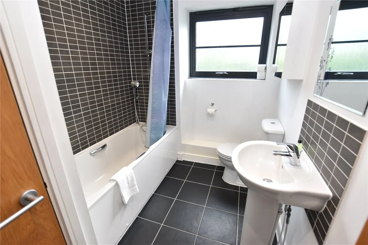 Sunderland Place, Farnborough, GU14, photo 15
