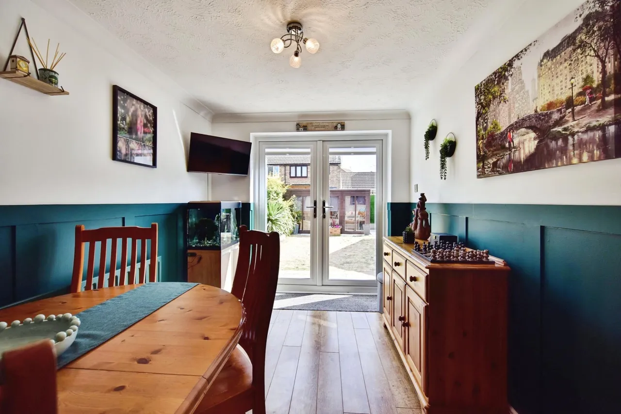 Vaughan Drive, Kemsley, ME10, photo 3
