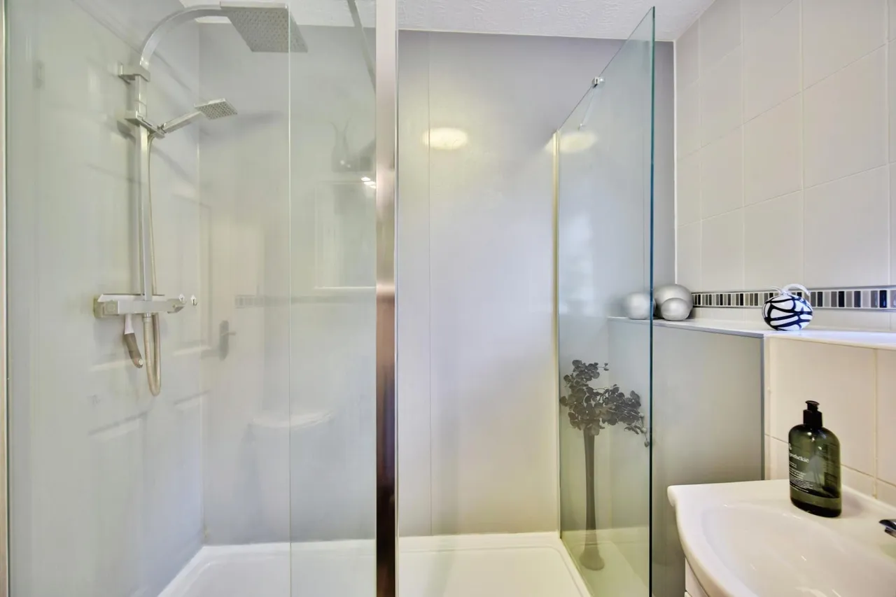 Vaughan Drive, Kemsley, ME10, photo 15