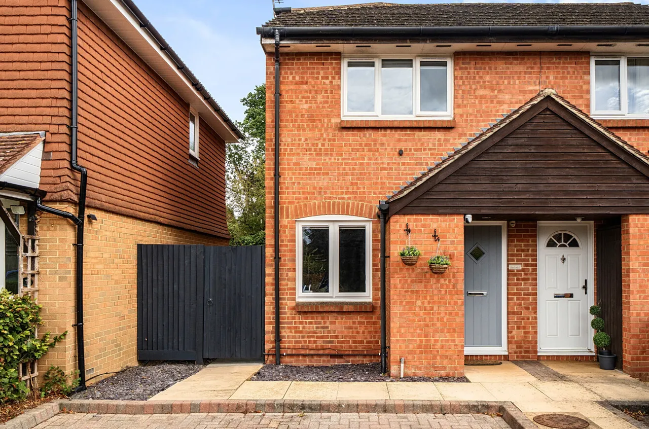 2 bed house for sale — Portia Grove, Warfield, Bracknell, Berkshire, RG42 3TS