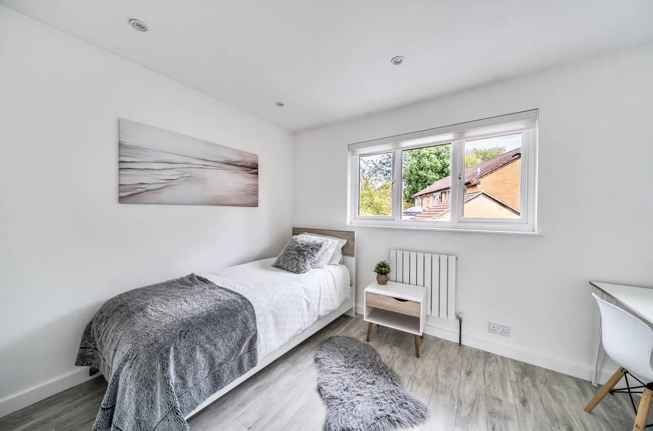 Portia Grove, Warfield, Bracknell, Berkshire, RG42 3TS, photo 9