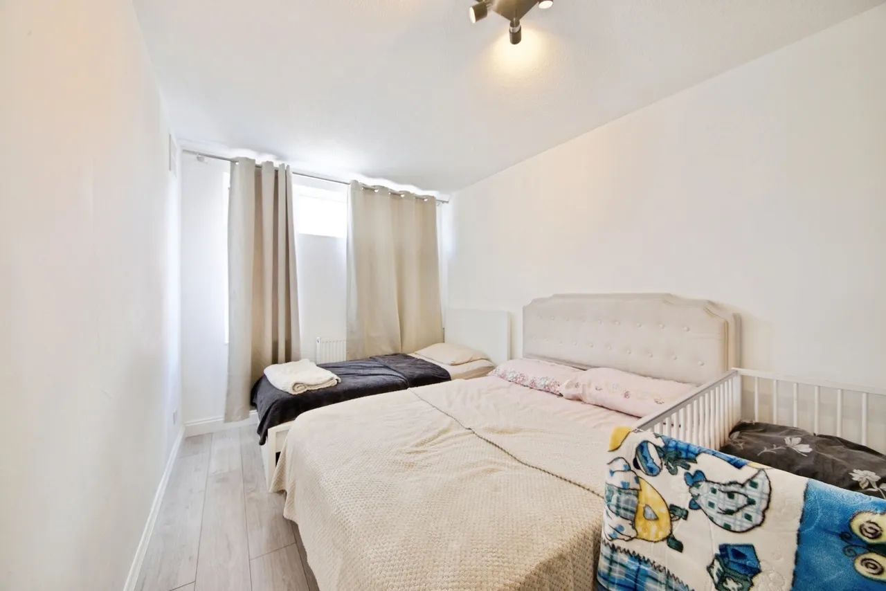 Folkestone Road, London, N18, photo 10