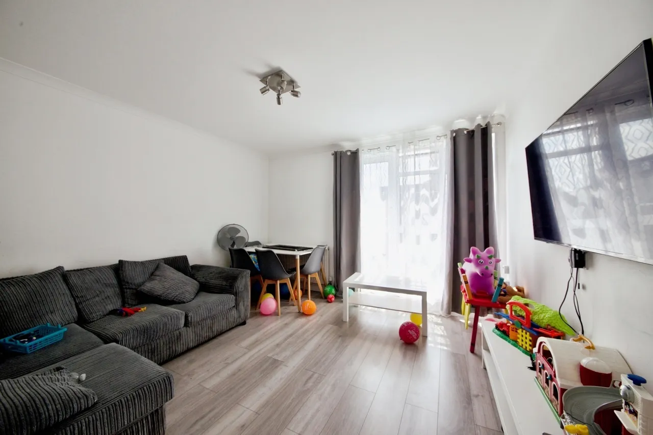 Folkestone Road, London, N18, photo 4