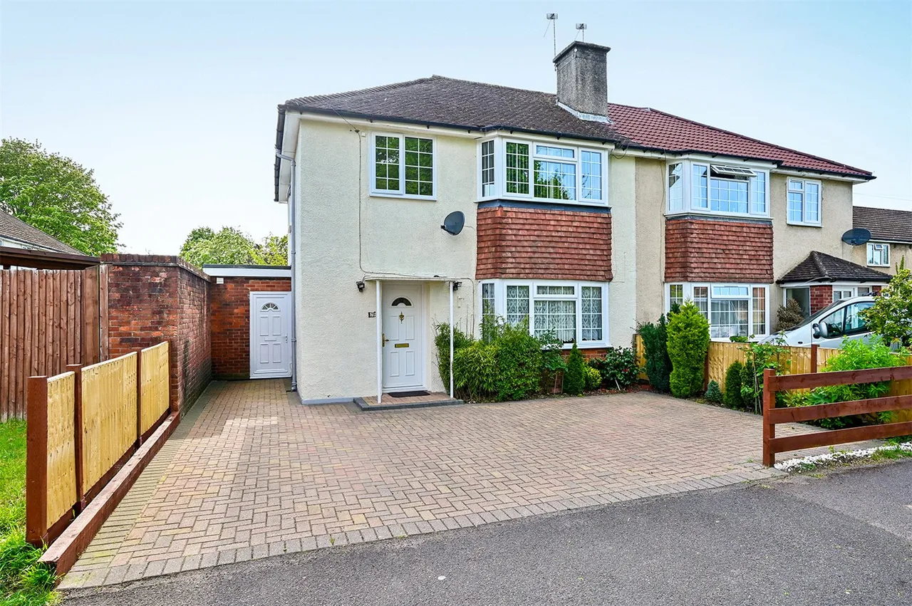 3 bed house for sale — Sand Hill, Farnborough, Hampshire, GU14 8ER