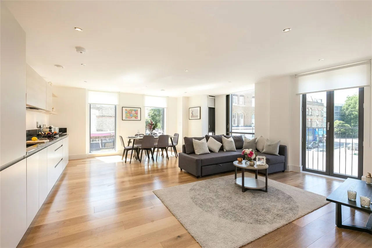 2 bed flat to rent, Faraday Road, London, W10