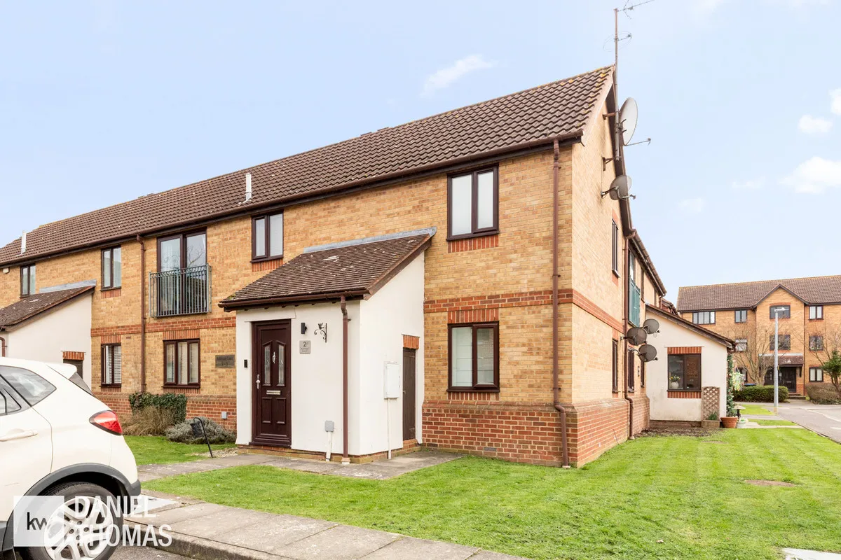 2 bed flat for sale, Daniel Thomas, Ashleigh Court, EN9