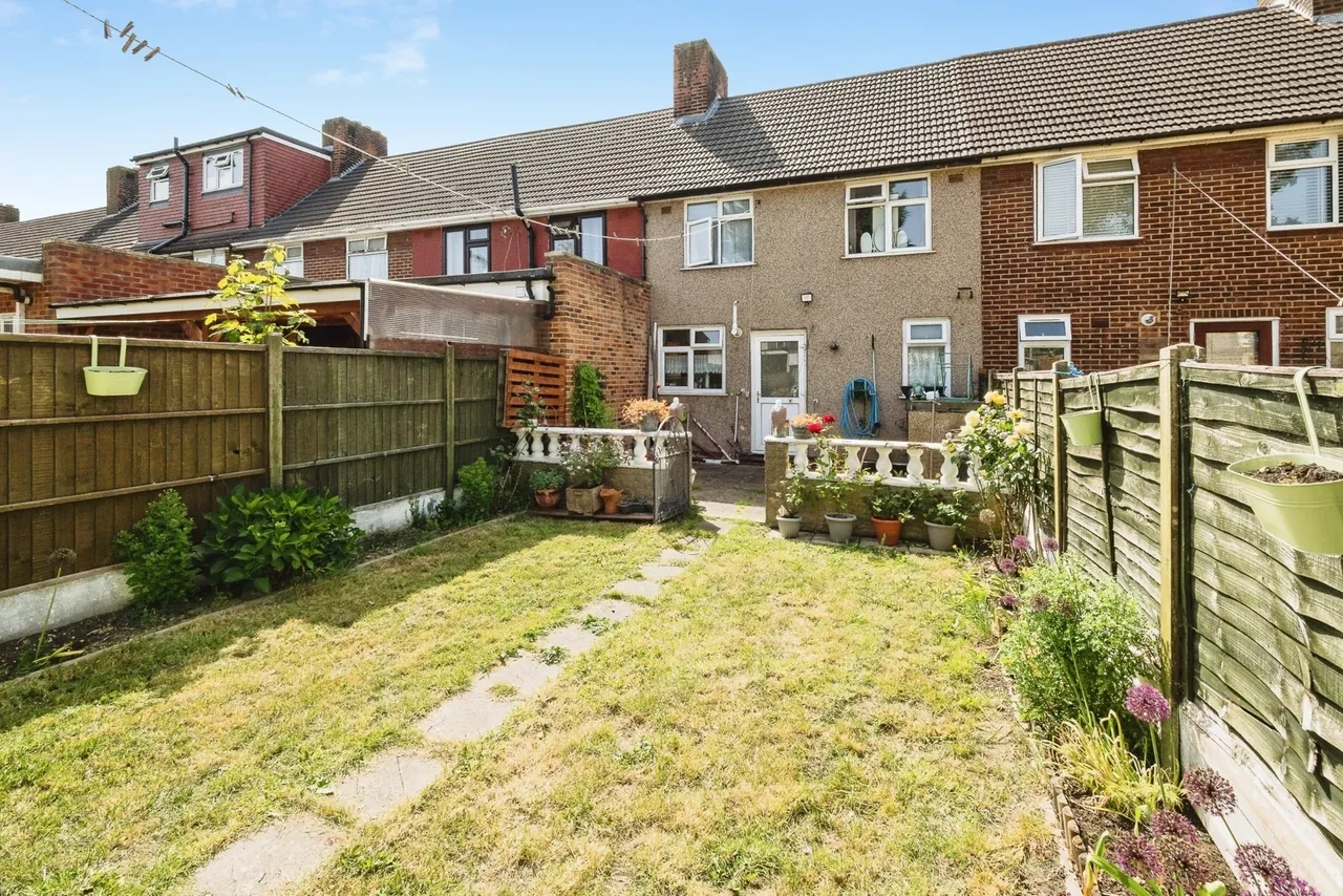 Woodward Road, DAGENHAM, ESSEX, RM9, photo 4