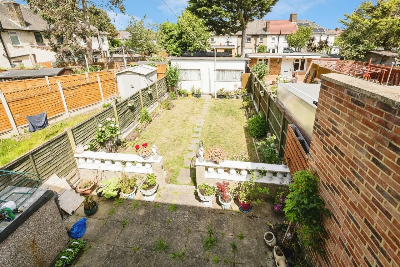 Woodward Road, DAGENHAM, ESSEX, RM9, photo 17