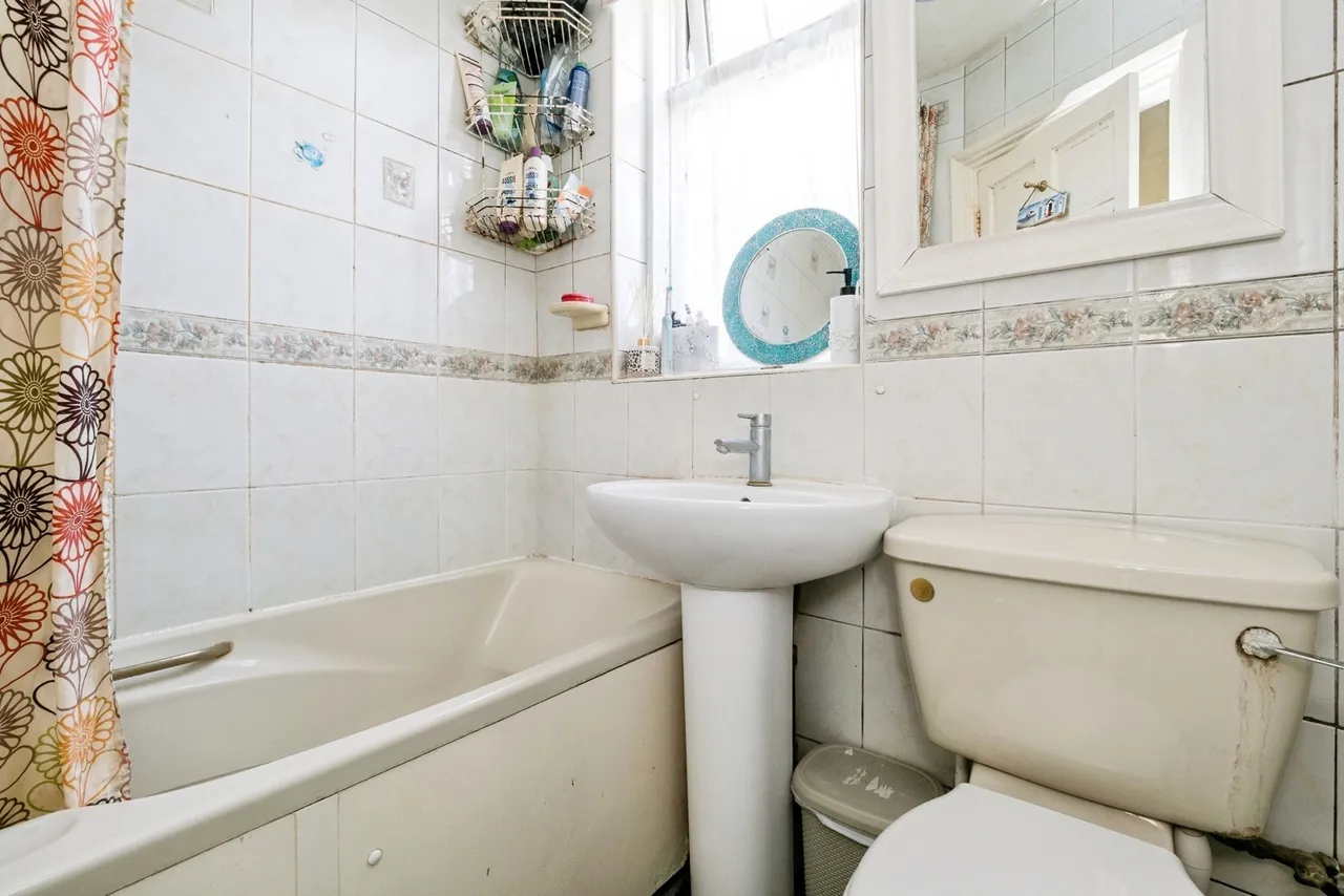 Woodward Road, DAGENHAM, ESSEX, RM9, photo 8