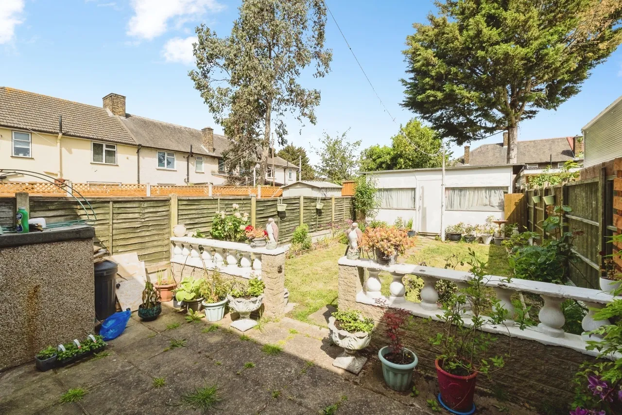 Woodward Road, DAGENHAM, ESSEX, RM9, photo 3