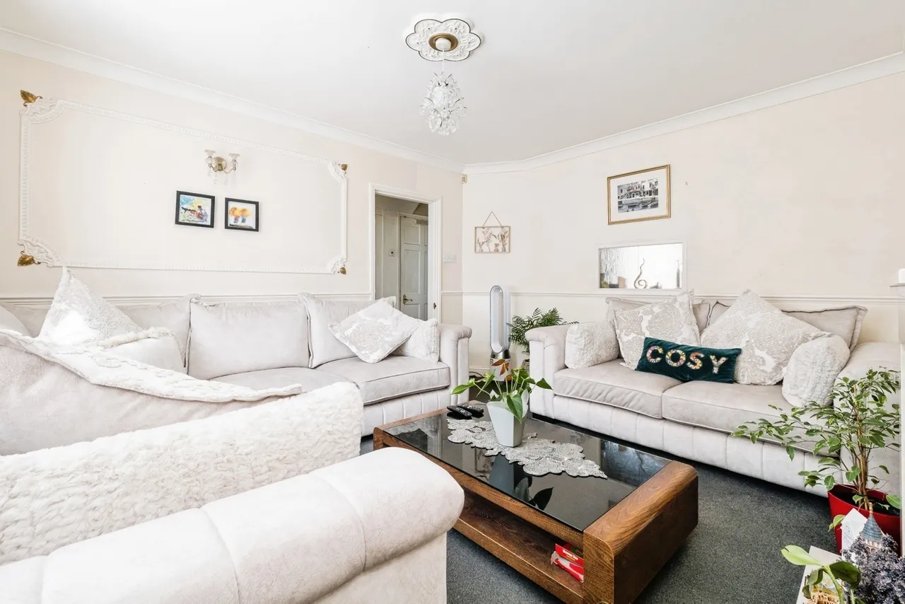 Woodward Road, DAGENHAM, ESSEX, RM9, photo 11