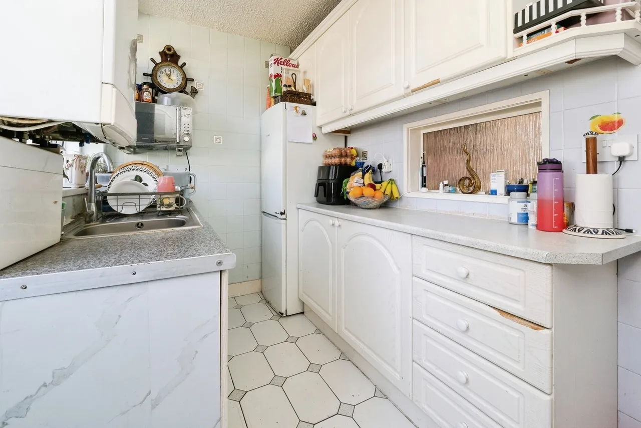 Woodward Road, DAGENHAM, ESSEX, RM9, photo 6