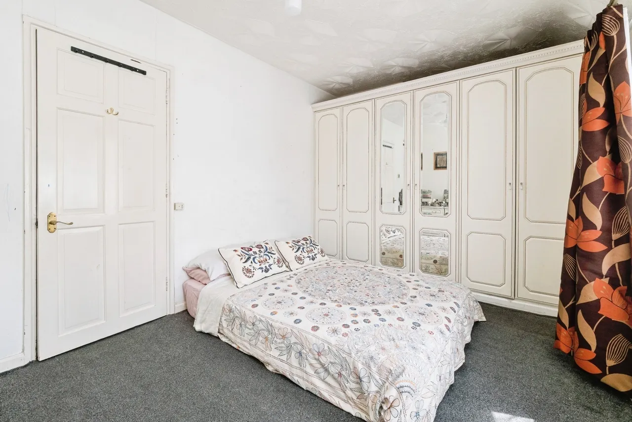 Woodward Road, DAGENHAM, ESSEX, RM9, photo 13