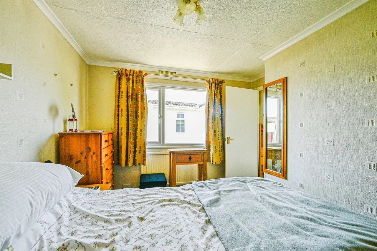 Manor Avenue, St. Johns Priory, Lechlade, photo 6