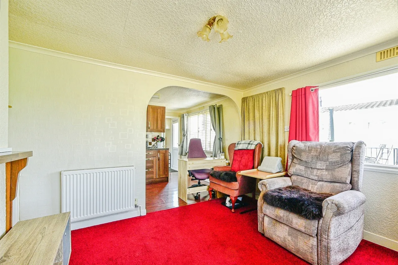 Manor Avenue, St. Johns Priory, Lechlade, photo 5