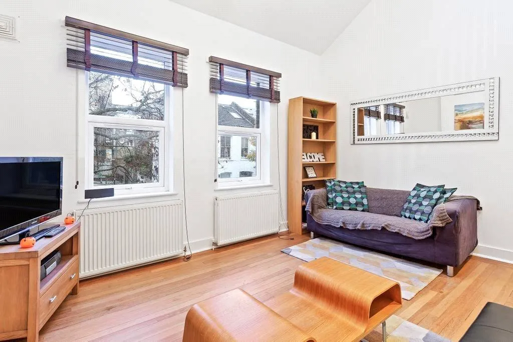 2 bed flat to rent, Thorparch Road, London, SW8