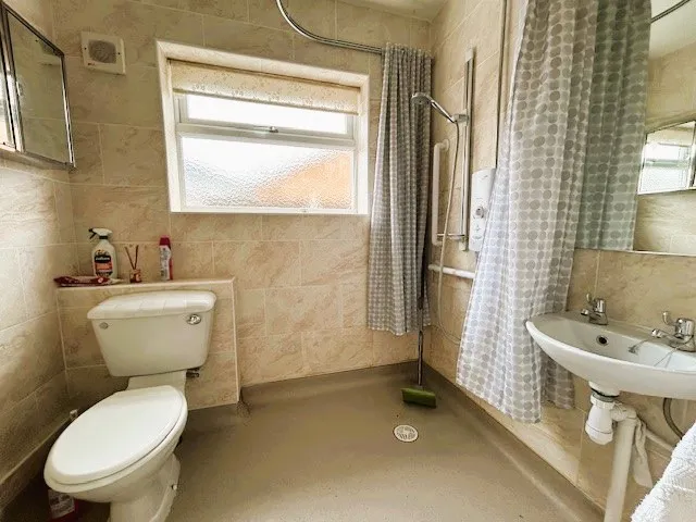 Dovedale, Felixstowe, Suffolk, IP11 2PL, photo 11