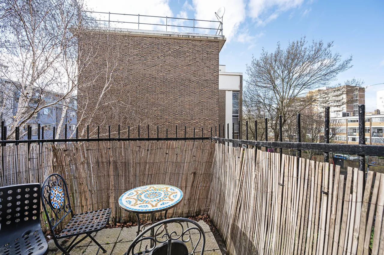 6 Greenwich Court, Cavell Street, London, photo 8