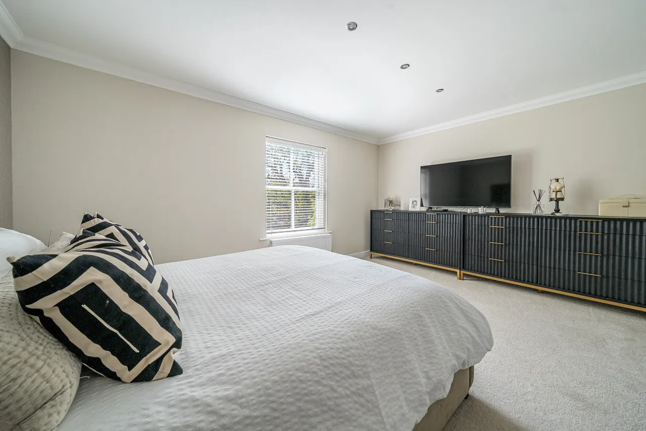 Longbourn, Windsor, SL4, photo 11