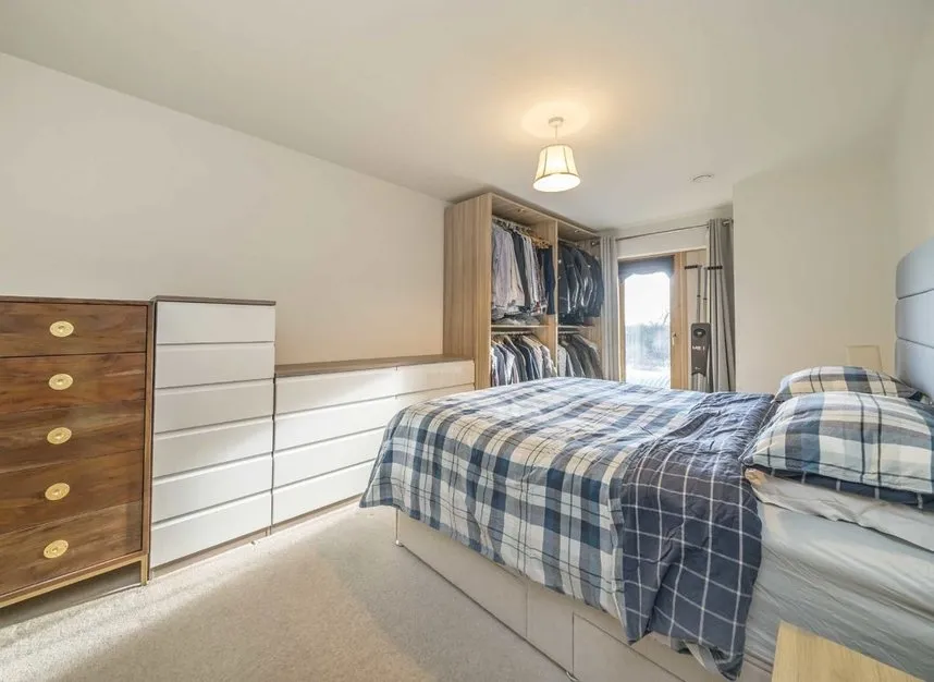 Kew Bridge Road, Brentford, TW8, photo 5