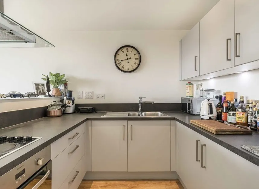 Kew Bridge Road, Brentford, TW8, photo 4